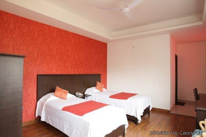 Hotel Clark Heights نيودلهي الغرفة الصورة